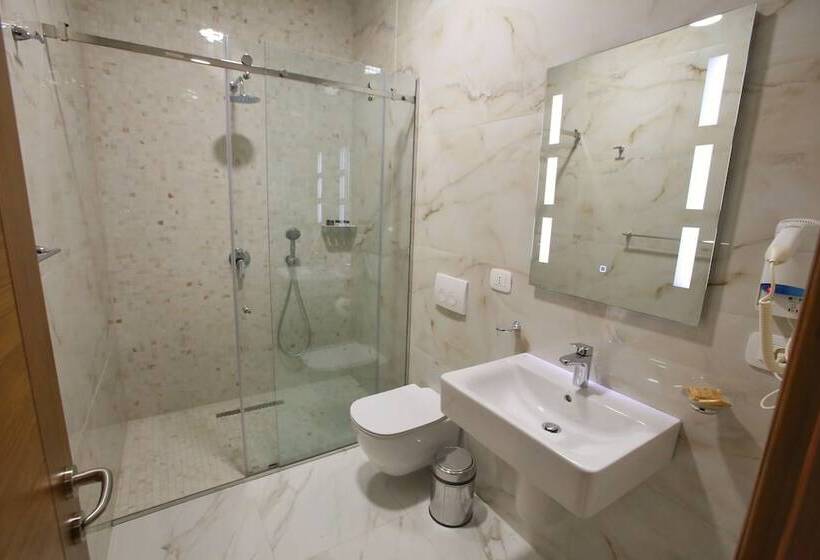 컴포트 트리플 룸, Portik