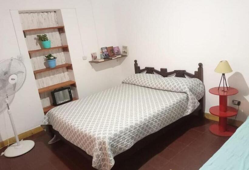 اتاق استاندارد با سرویس بهداشتی مشترک, La Social Hostel Y Libros