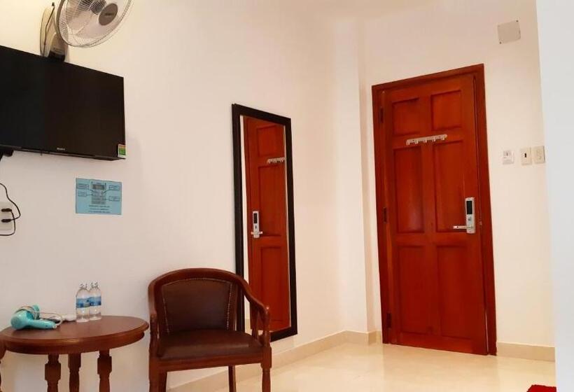اتاق استاندارد با تخت بزرگ, Tôm Hùm Palace