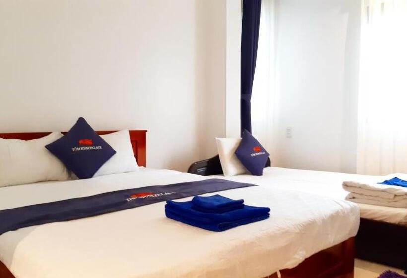 اتاق استاندارد سه تخته با چشمانداز باغ, Tôm Hùm Palace