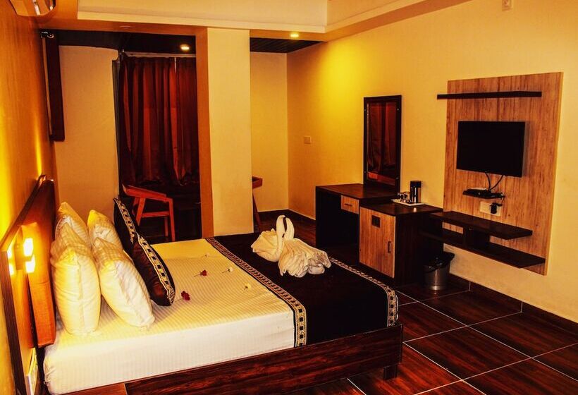 Chambre Deluxe, Charan Kamal