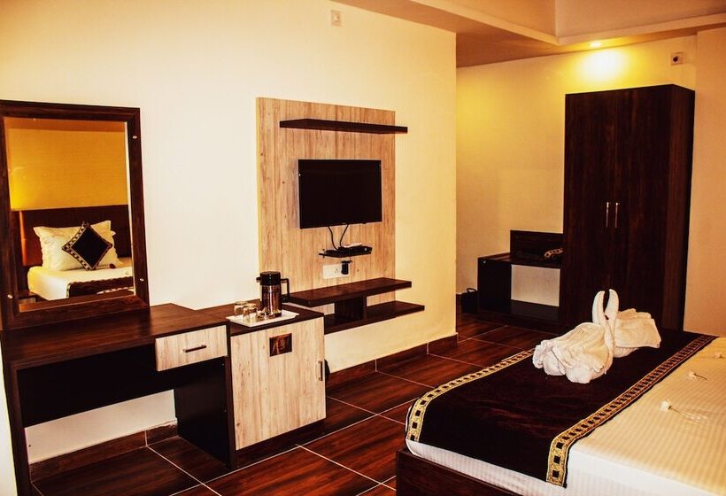 Chambre Deluxe, Charan Kamal