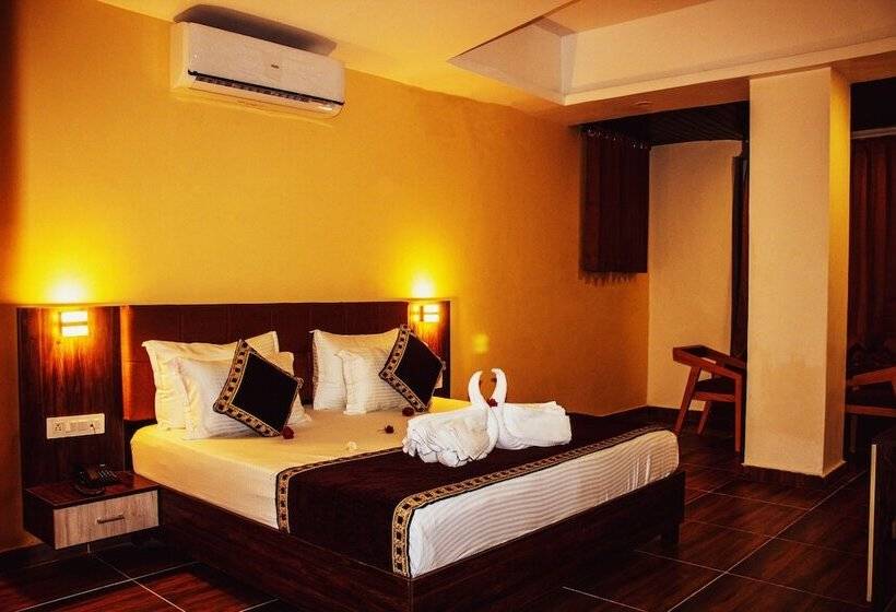 Chambre Deluxe, Charan Kamal