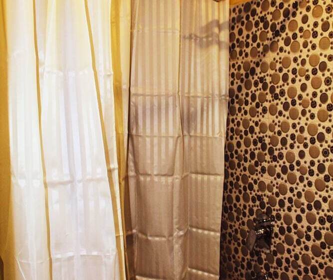 Chambre Standard, Charan Kamal