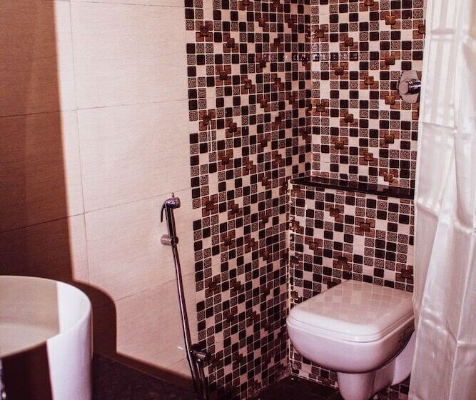 Chambre Triple Standard, Charan Kamal