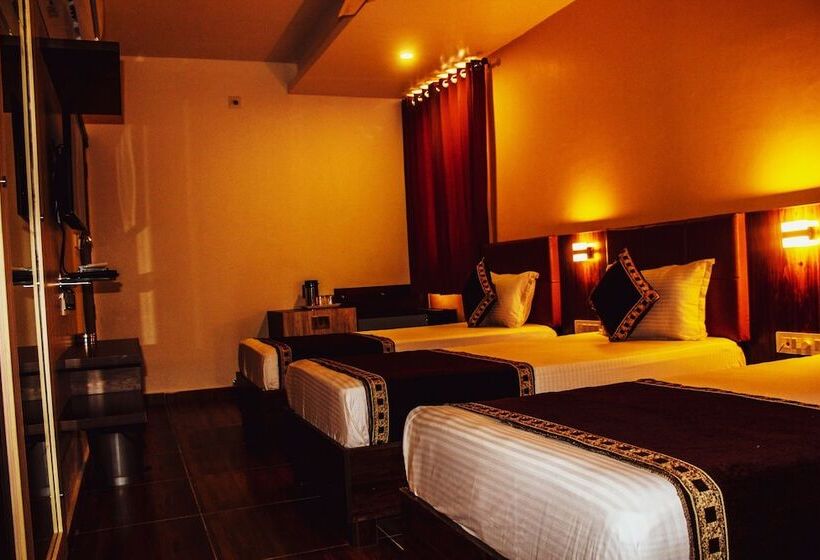 Chambre Triple Standard, Charan Kamal