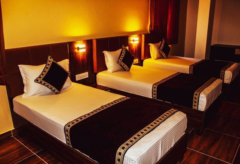 Chambre Triple Standard, Charan Kamal