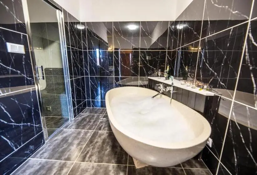 キングサイズベッドのスタンダードルーム, In Spirit, Hotel V Rožnovském Pivovaru   Pivní Lázně, Wellness & čokoládovna