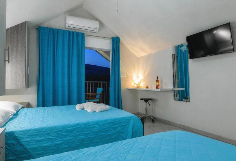 استودیو استاندارد با بالکن, Studio Timotheos