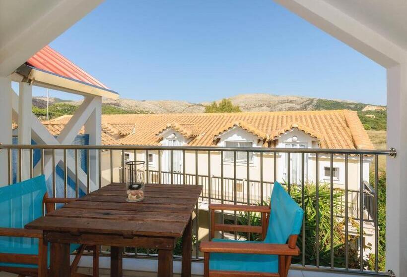 استودیو استاندارد با بالکن, Studio Timotheos