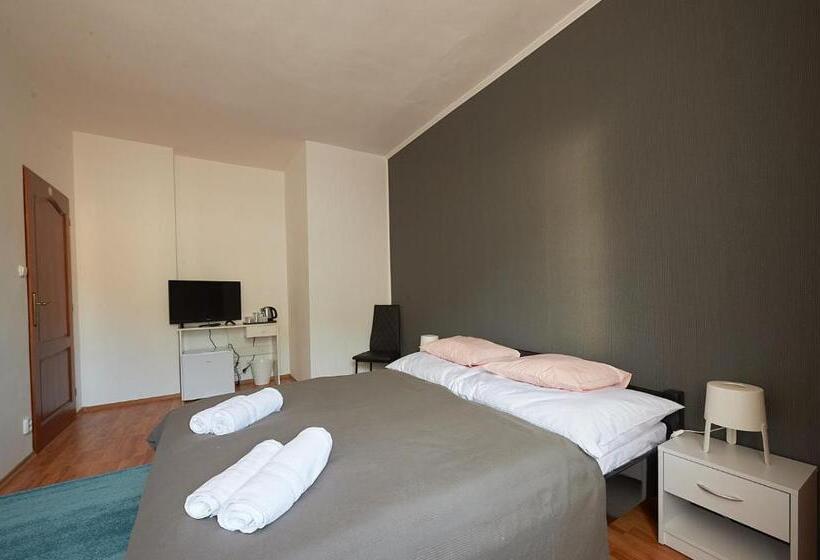 Апартаменты 2 Спальни, Penzion Mystery