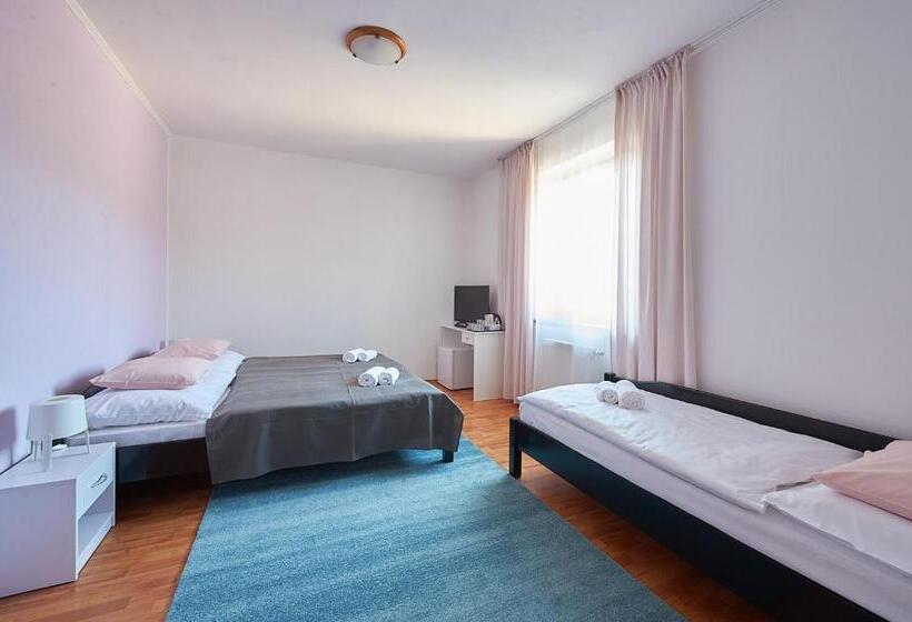 Номер Стандарт Трехместный, Penzion Mystery