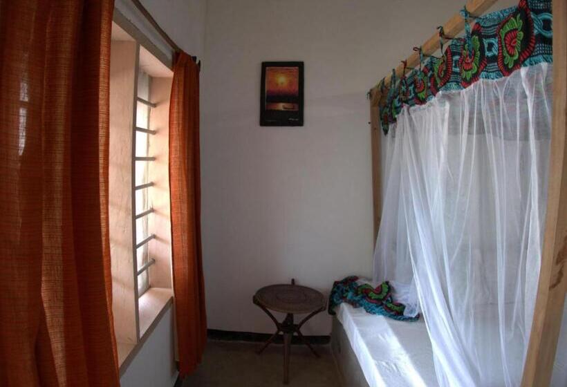 اتاق خانوادگی, Thumbi View Lodge