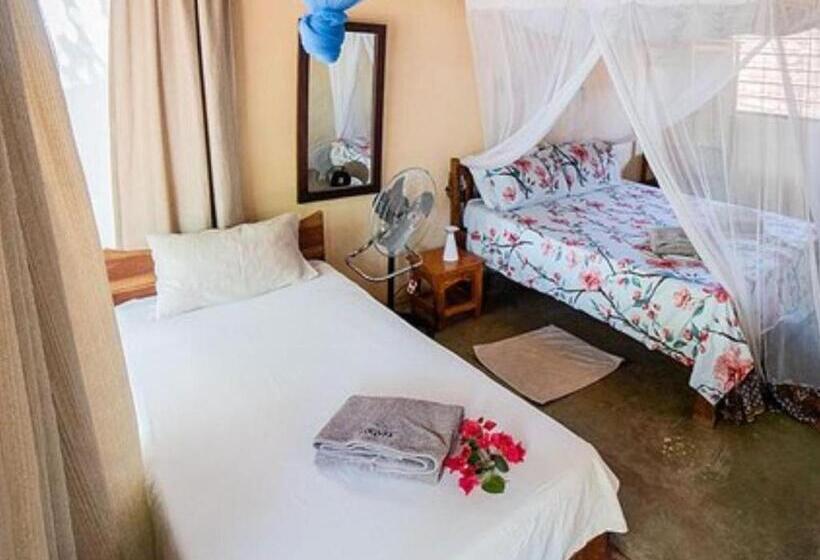 اتاق خانوادگی, Thumbi View Lodge