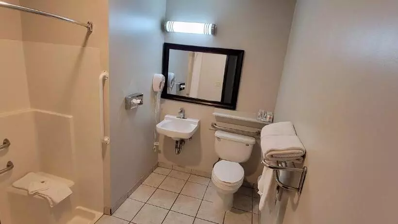 اتاق استاندارد با تخت بزرگ برای معلولان, Comfort Inn Yreka I 5