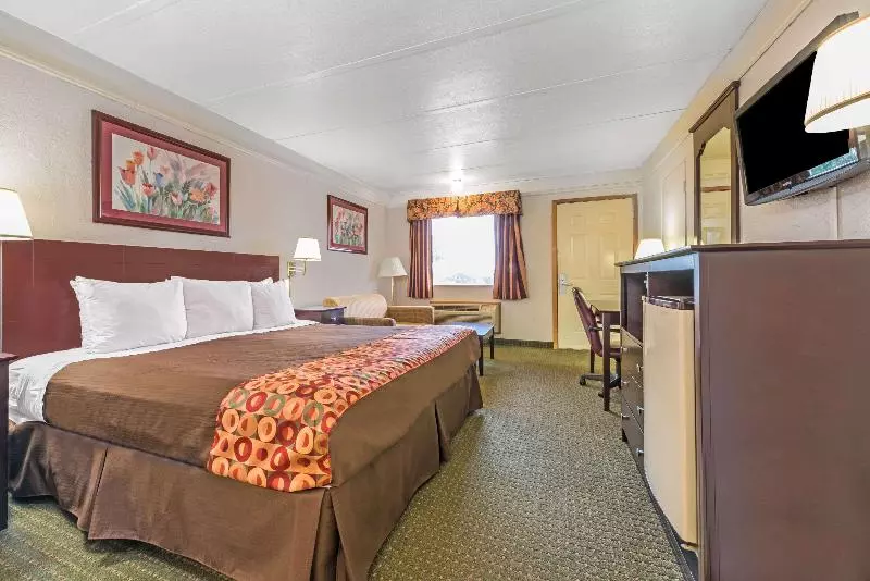 Standard-huone King-vuode, Days Inn By Wyndham Gainesville