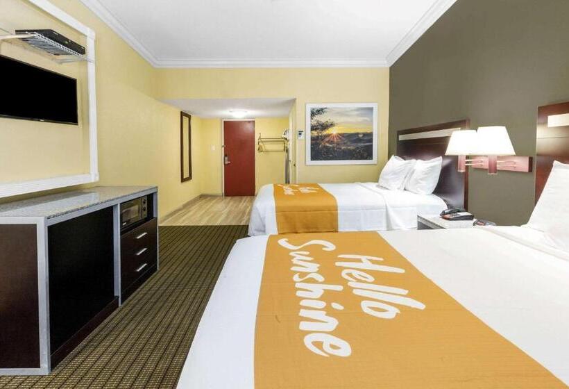 Номер Стандарт 2 Двуспальные Кровати, Days Inn By Wyndham Nanuet / Spring Valley