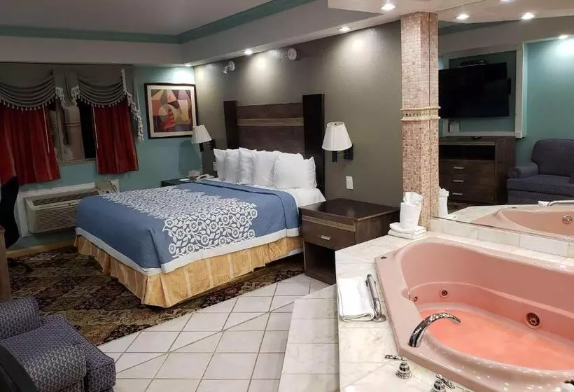 キングサイズベッドのデラックススイート, Days Inn By Wyndham Nanuet / Spring Valley