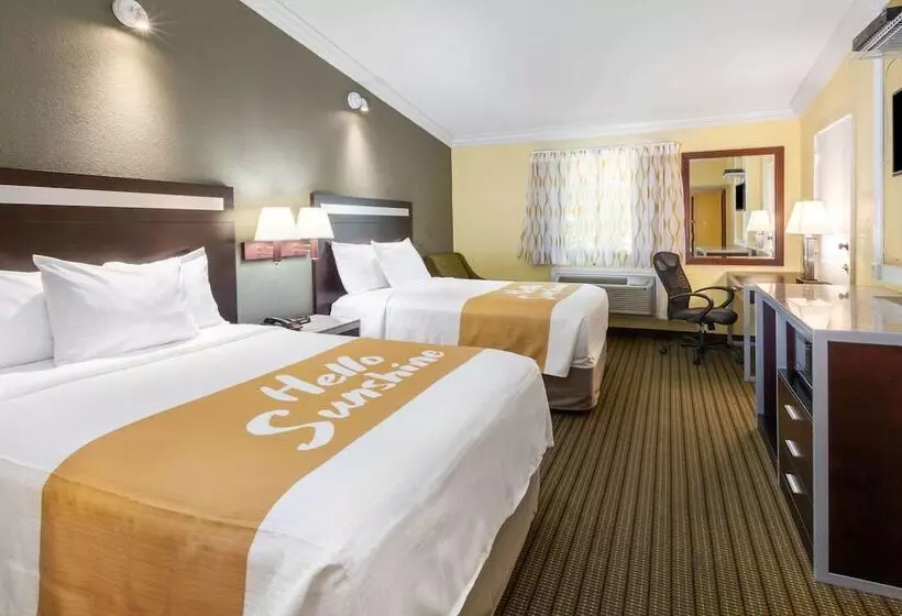 ２ダブルベッドのスタンダードルーム, Days Inn By Wyndham Nanuet / Spring Valley