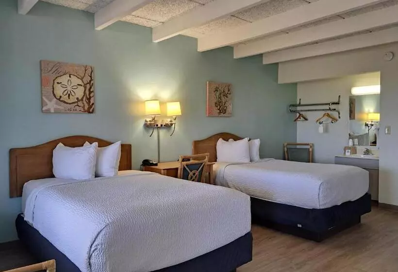 ２ダブルベッドのスタンダードルーム, Days Inn & Suites By Wyndham Jekyll Island