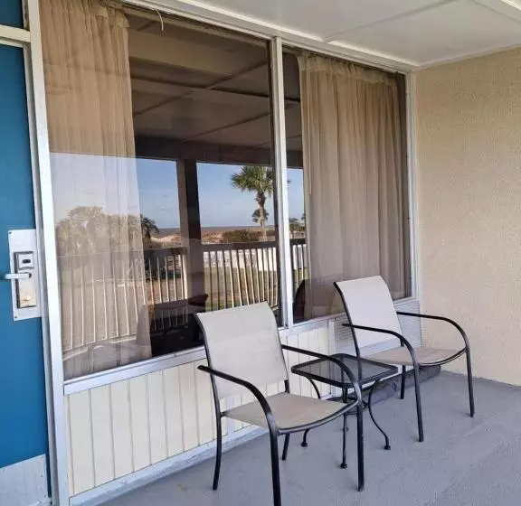 キングサイズベッドのスタンダードルーム, Days Inn & Suites By Wyndham Jekyll Island