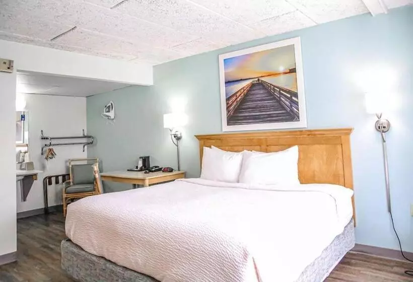身障者適用キングサイズベッドルーム, Days Inn & Suites By Wyndham Jekyll Island