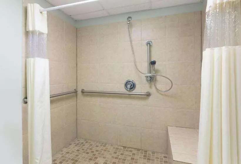 身障者適用スイートルーム, Days Inn & Suites By Wyndham Jekyll Island