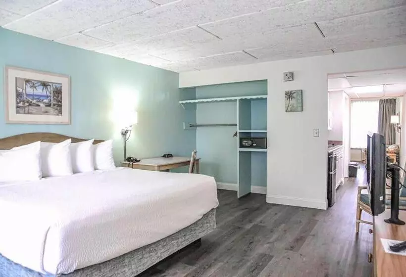 キングサイズベッドのスイートルーム, Days Inn & Suites By Wyndham Jekyll Island