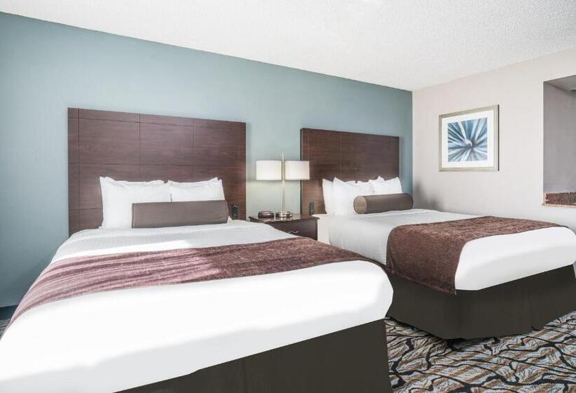 디럭스 룸, Days Inn & Suites By Wyndham Wausau