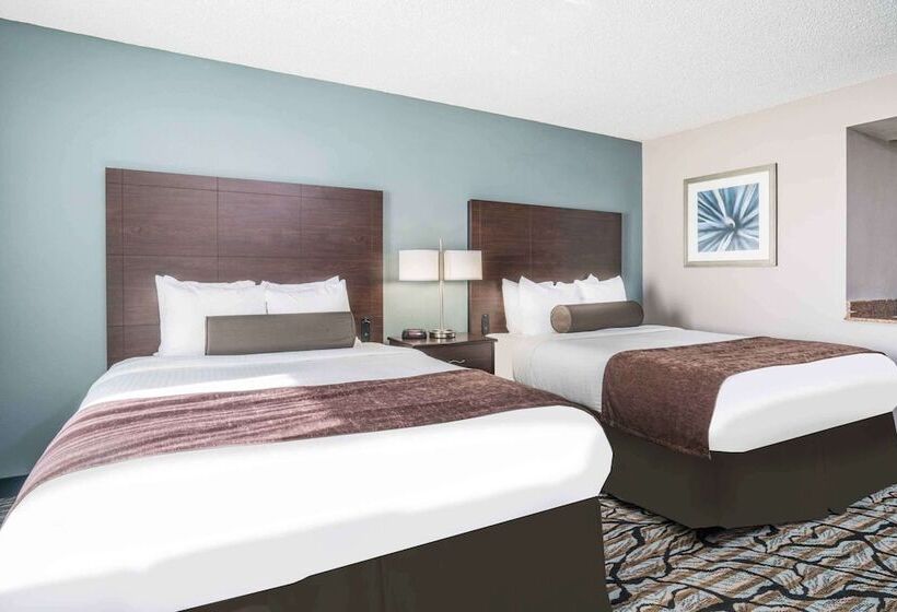 Номер бизнес-класса, Days Inn & Suites By Wyndham Wausau