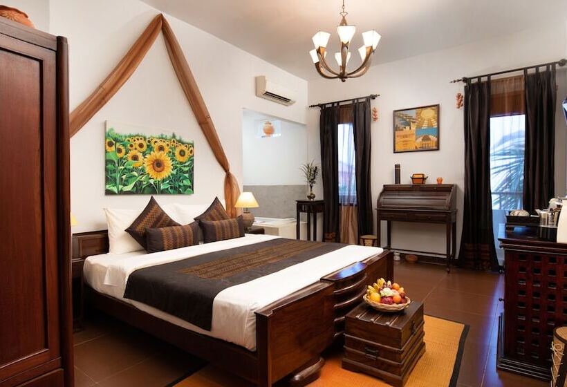 جناح عائلي غرفتين نوم, Mane History Lovers