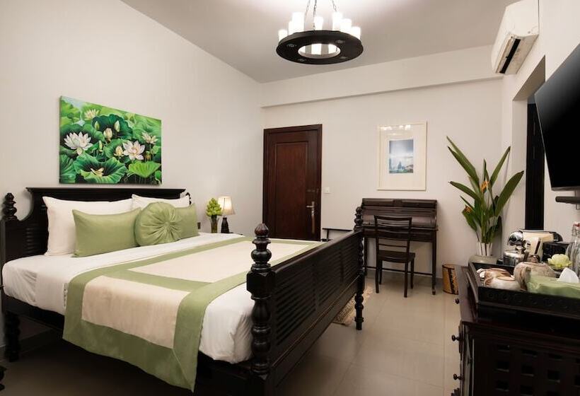 Standard Room, Mane History Lovers