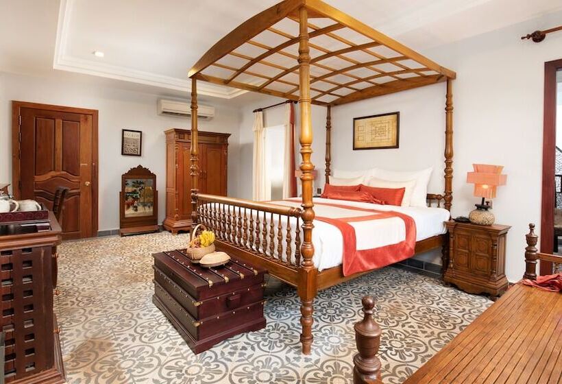 جناح عائلي غرفتين نوم, Mane History Lovers