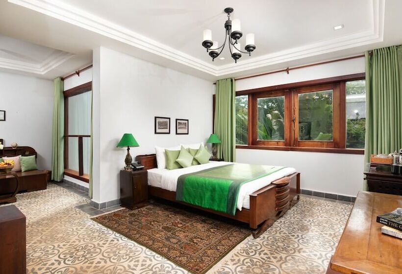 جناح عائلي غرفتين نوم, Mane History Lovers