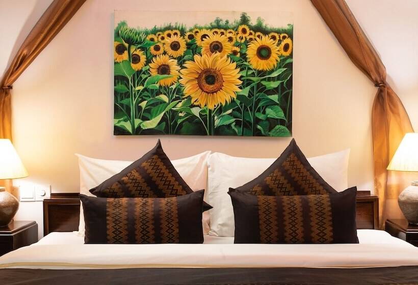 2 Bedroom Family Suite, Mane History Lovers
