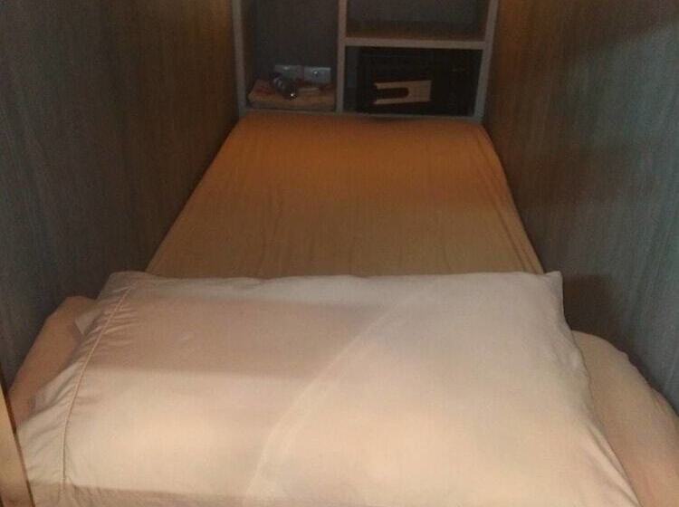 共用房间的床, Walking Street Hostel
