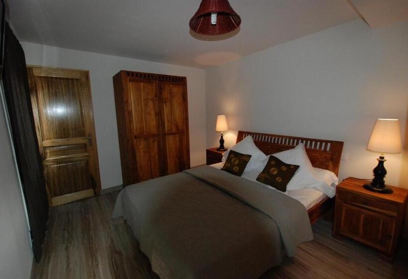 Номер Стандарт Вид на Бассейн, Le Mas Des Sorcières Maison D Hôtes