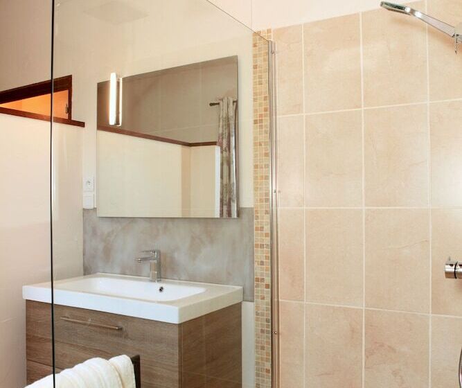 浪漫感的房间, Au Pre Des Sources