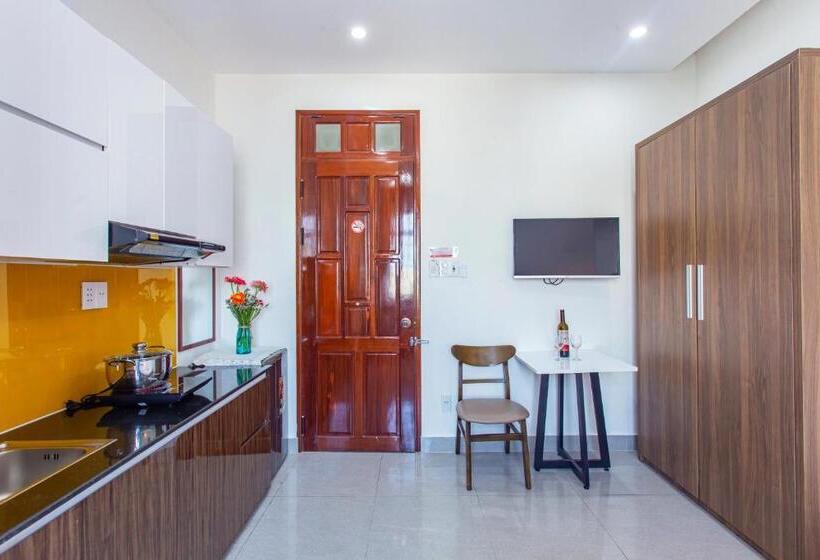 استودیوی استاندارد, Le House Hotel And Studio