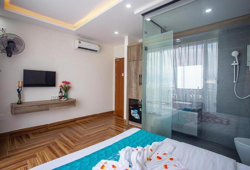 اتاق لوکس با بالکن, Le House Hotel And Studio