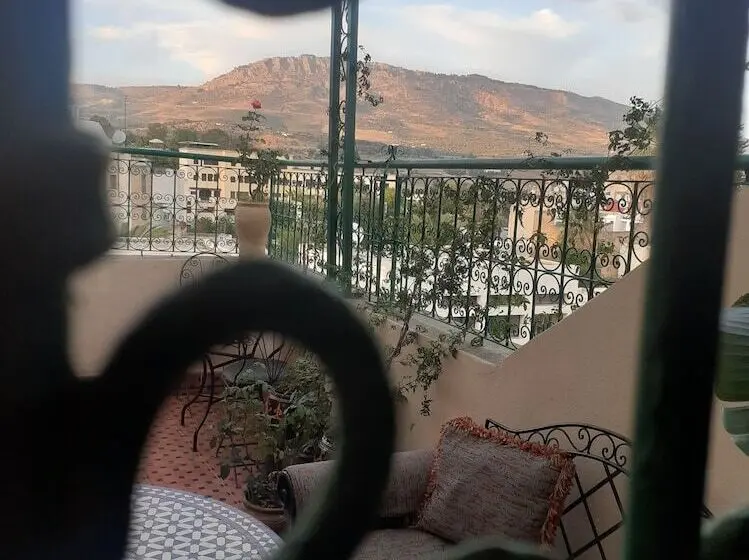 تختخواب در اتاق مشترک, Riad El Blida