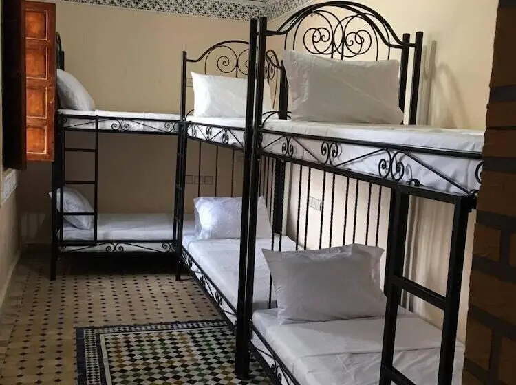 تختخواب در اتاق مشترک, Riad El Blida