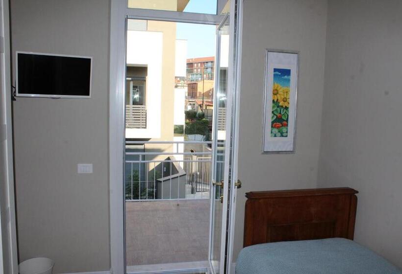 اتاق استاندارد یک تخته با سرویس بهداشتی مشترک, Casa Aydée