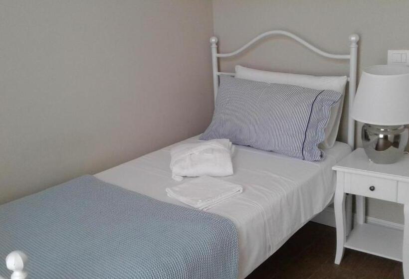 اتاق استاندارد یک تخته با سرویس بهداشتی مشترک, Casa Aydée