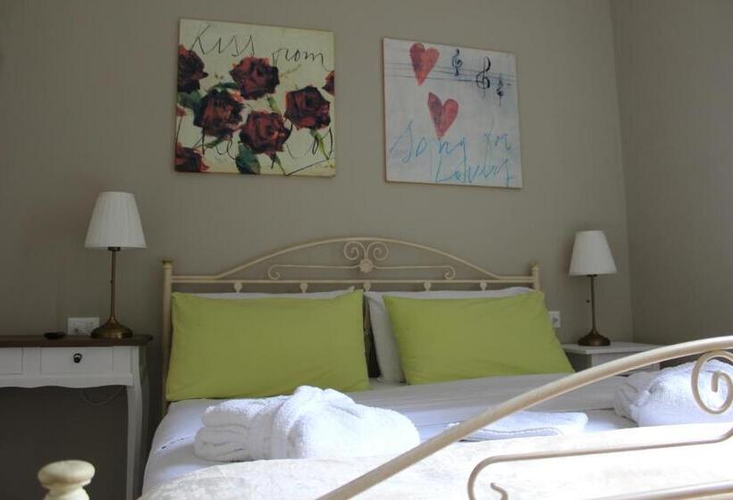 اتاق استاندارد با سرویس بهداشتی مشترک, Casa Aydée