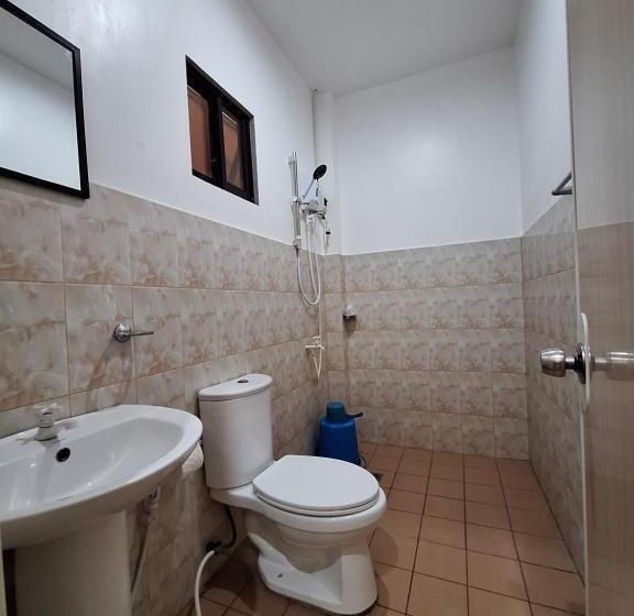 Четырехместный Номер Стандарт Вид на Море, Island Front Bangcogon Resort And Restaurant