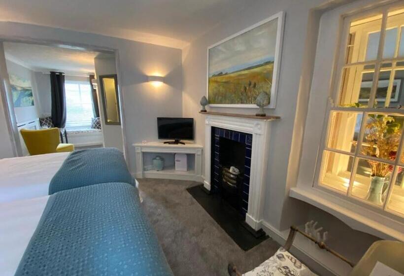 اتاق استاندارد با تخت بزرگ, The Summer House