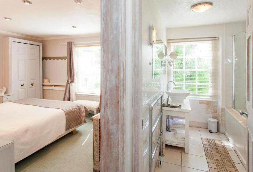 اتاق سوپریور با تخت بزرگ, The Summer House