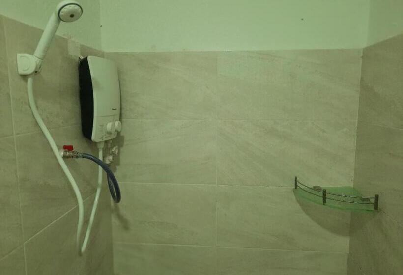 חדר סטנדרט לשלושה, Mn Ferringhi Inn