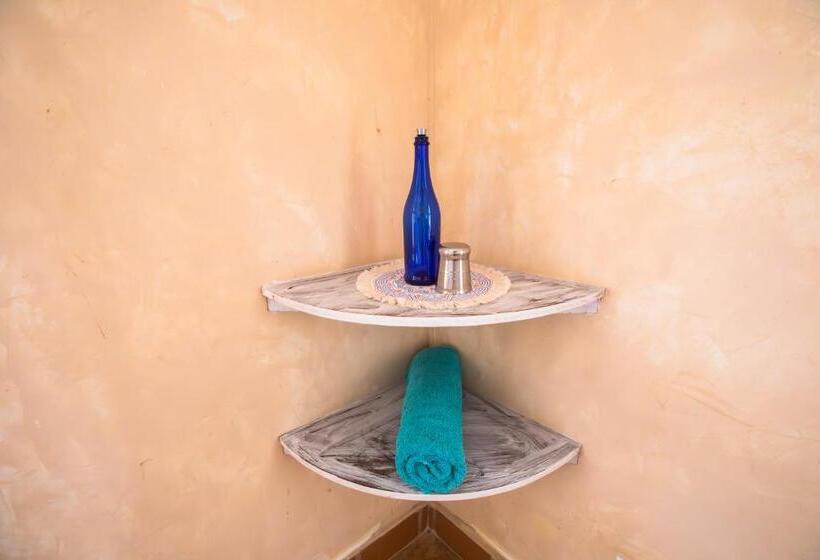 اتاق استاندارد, Footprints House